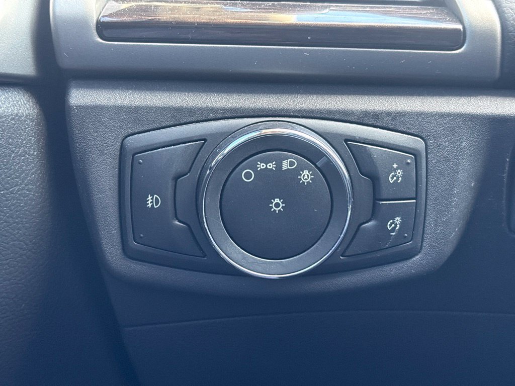 Used 2015 Ford Fusion SE w/ Equipment Group 202A FWD image 31