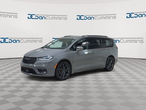 Used 2021 Chrysler Pacifica Touring-L w/ S Appearance Package FWD image 4