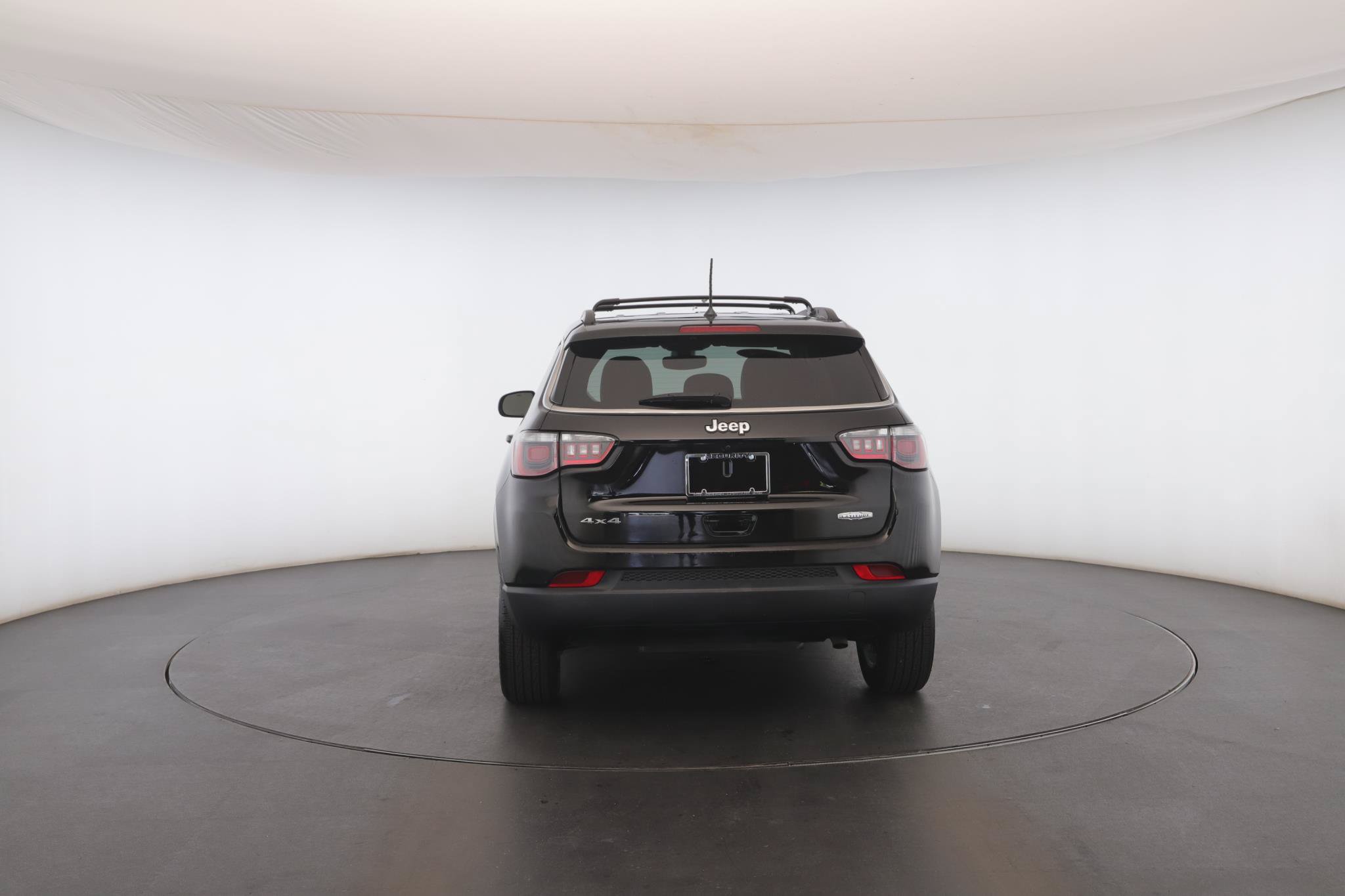 Used 2018 Jeep Compass Latitude w/ Cold Weather Group AWD/4WD image 19