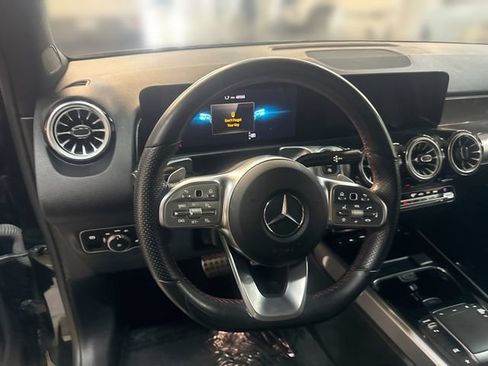 Used 2022 Mercedes-Benz GLB 250 4MATIC image 11