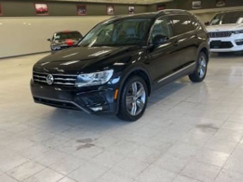 Used 2020 Volkswagen Tiguan SEL FWD image 3