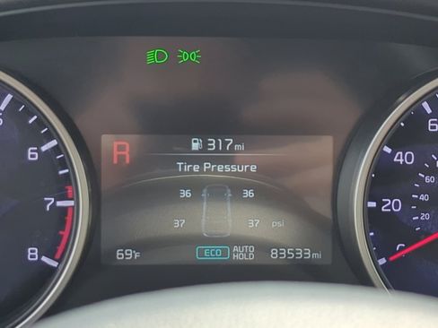 Used 2022 Kia Carnival LX FWD image 31
