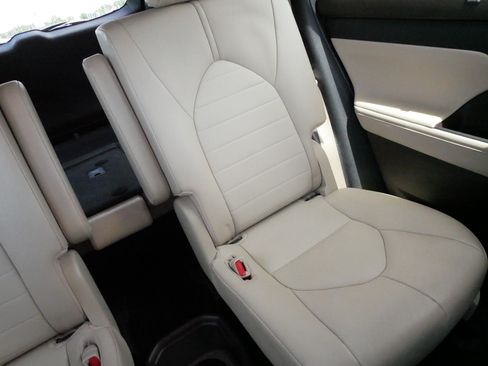 Certified 2021 Toyota Highlander XLE AWD/4WD image 14