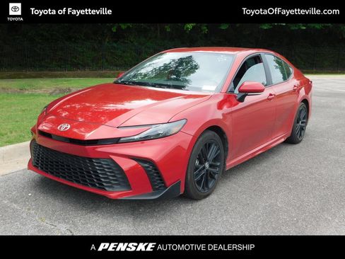 Certified 2025 Toyota Camry SE FWD image 1