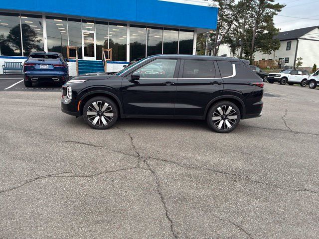 Used 2025 Mitsubishi Outlander SE FWD image 13