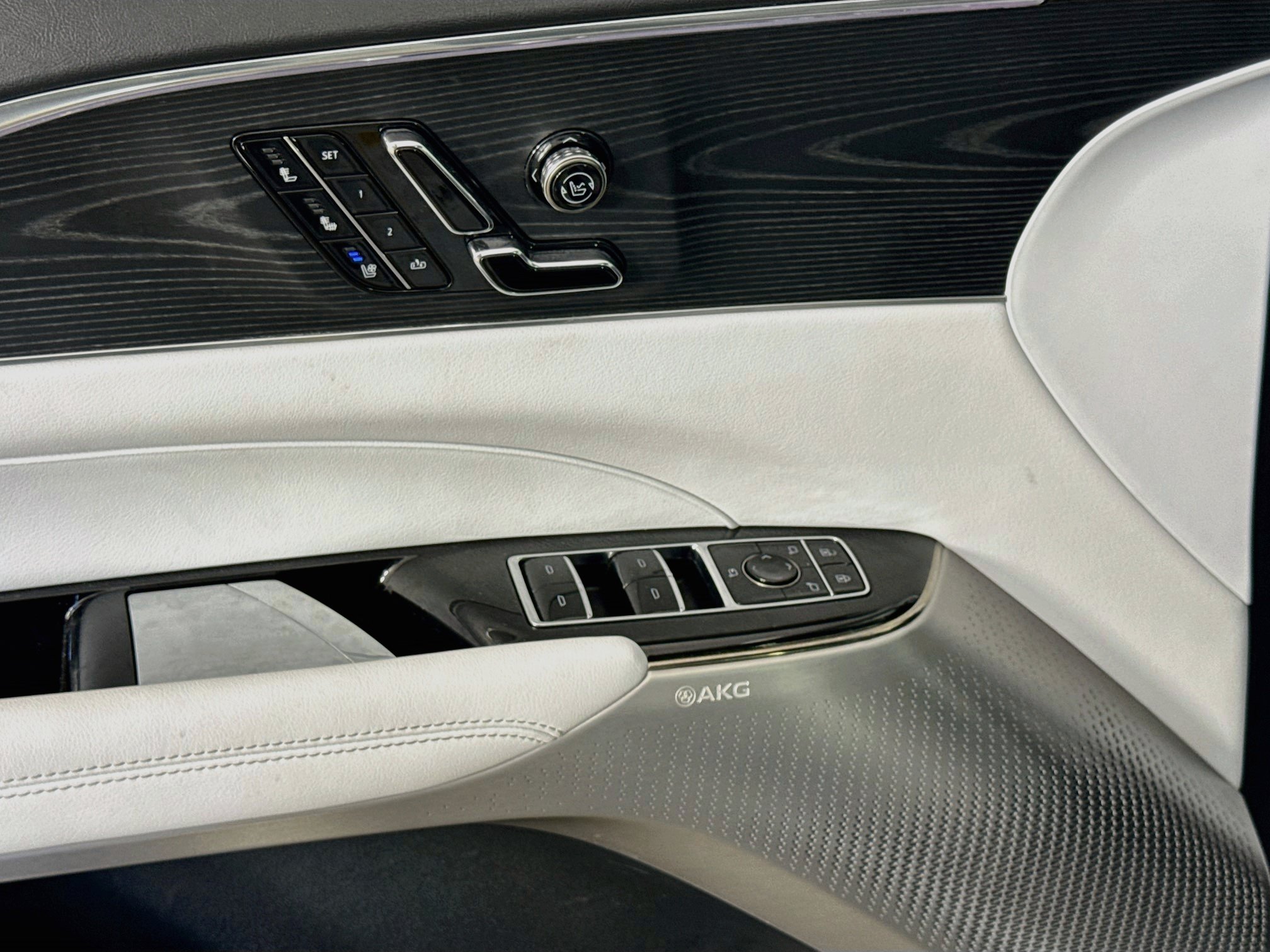 Used 2024 Cadillac Lyriq Luxury RWD image 20