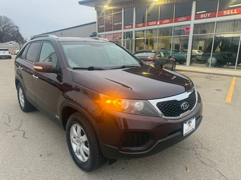 Used 2013 Kia Sorento LX image 3