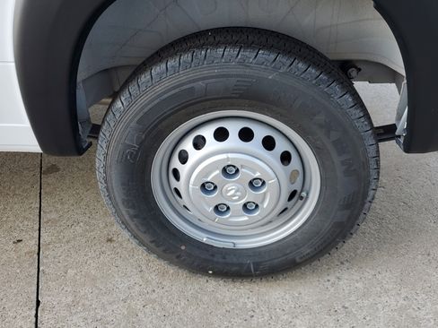 Used 2025 RAM ProMaster 2500 w/ Convenience Group image 5