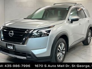 Used 2025 Nissan Pathfinder SL FWD video 1