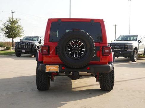 Certified 2025 Jeep Wrangler Unlimited Rubicon AWD/4WD image 8