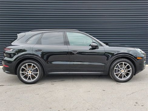 Used 2025 Porsche Cayenne image 8