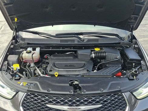 Certified 2022 Chrysler Pacifica Touring-L AWD/4WD image 29
