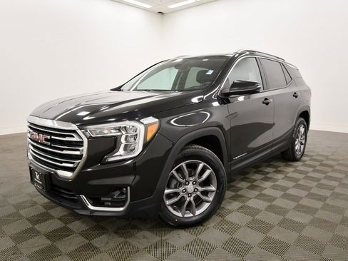 Used 2024 GMC Terrain SLT image 2
