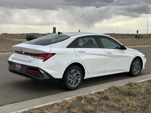New 2025 Hyundai Elantra Blue image 4