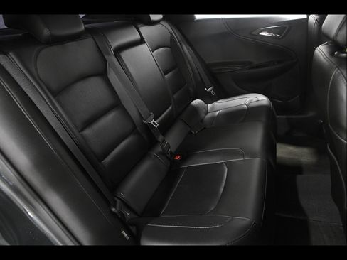 Used 2018 Chevrolet Malibu LT w/ Leather Package FWD image 17