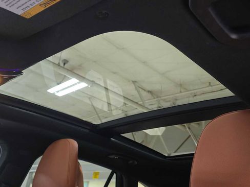 Used 2024 Mercedes-Benz GLC 300 4MATIC image 22