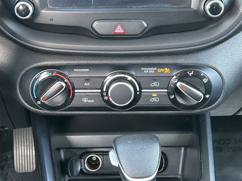 Used 2023 Kia Soul LX image 15