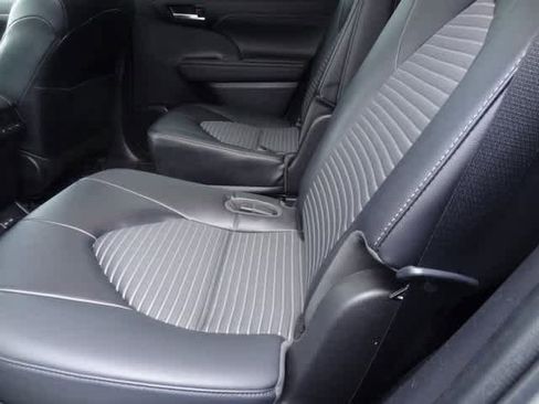 Used 2023 Toyota Highlander XSE image 18