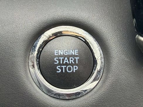 Used 2022 Toyota Highlander XLE FWD image 23