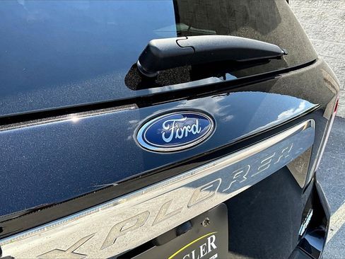 Certified 2023 Ford Explorer XLT w/ Class IV Trailer Tow Package image 31