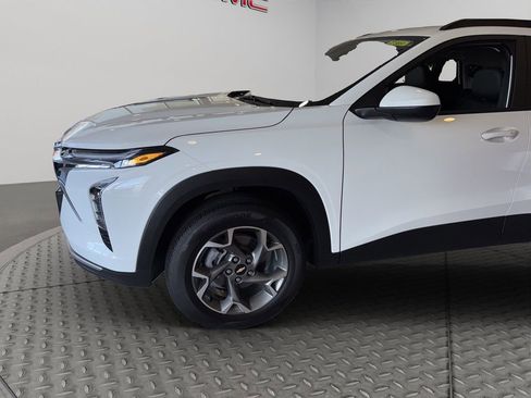 New 2025 Chevrolet Trax LT w/ Driver Confidence Package image 22