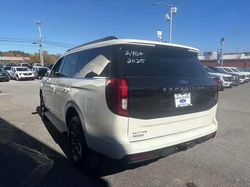 New 2025 Ford Expedition Active image 5