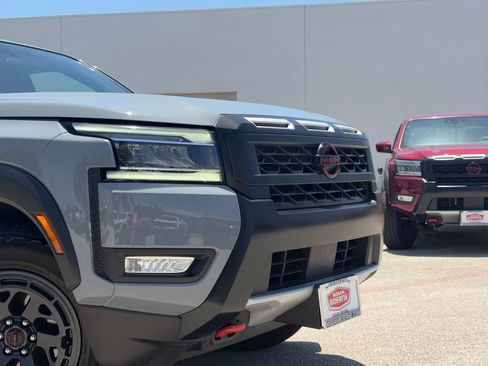 Certified 2025 Nissan Frontier Pro-X RWD image 3