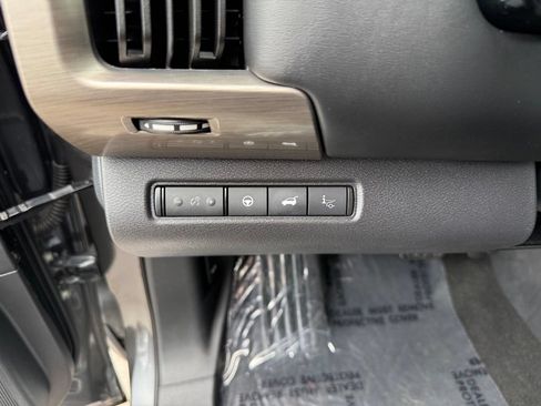 Used 2023 Nissan Pathfinder Platinum AWD/4WD image 8