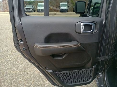 Used 2025 Jeep Wrangler Unlimited Sahara AWD/4WD image 19