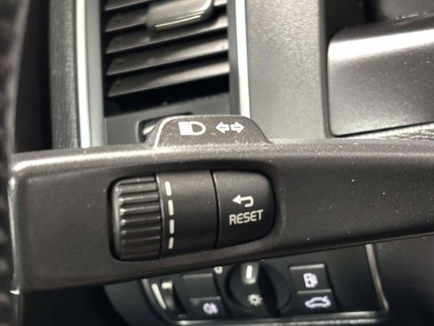 Used 2016 Volvo XC60 T5 Premier w/ Proximity Package FWD image 33
