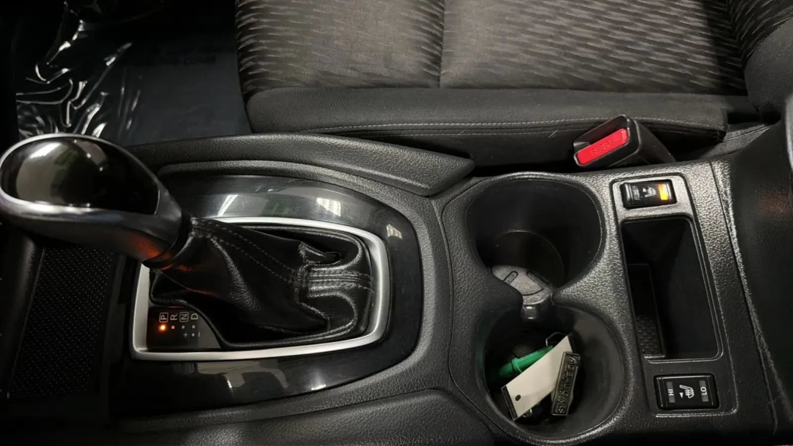 Used 2018 Nissan Rogue SV AWD/4WD image 12