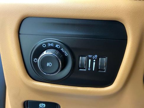 Used 2023 Jeep Grand Cherokee Summit image 24