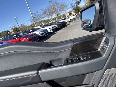 Used 2022 Ford F150 Lightning Lariat image 13