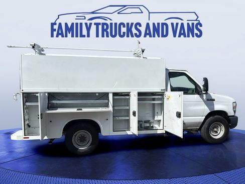 Used 2017 Ford E-350 and Econoline 350 Super Duty RWD image 9