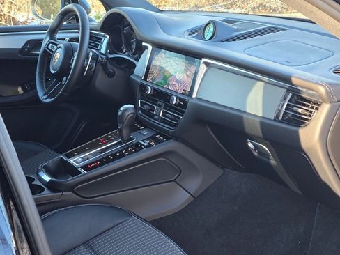 Used 2025 Porsche Macan Turbo image 38