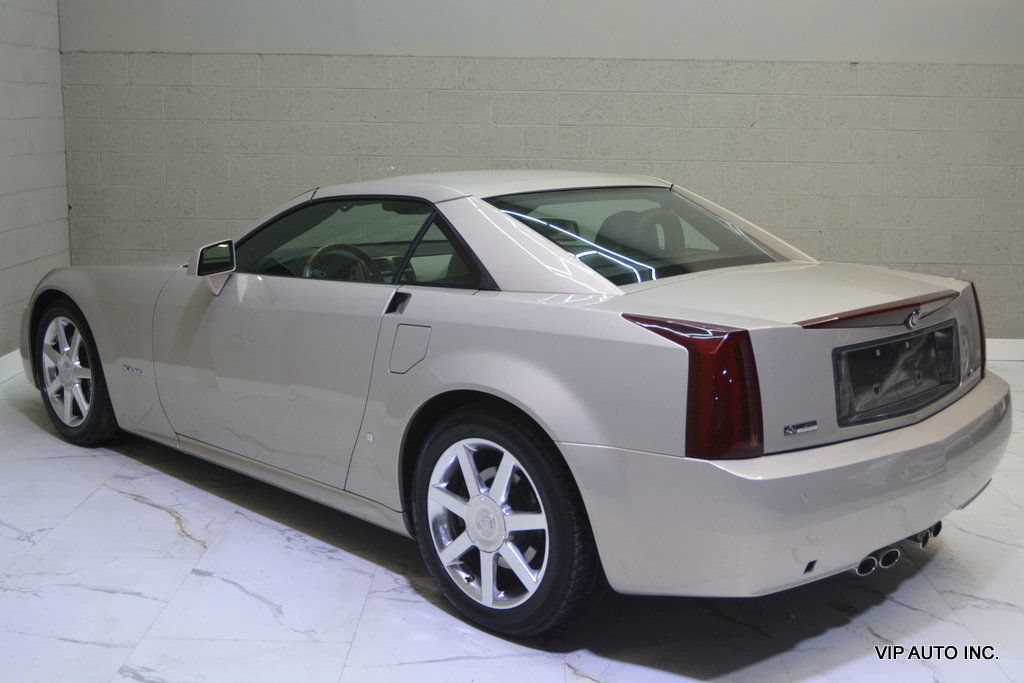 Used 2006 Cadillac XLR RWD image 16