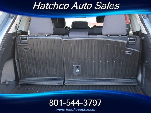 Used 2023 Toyota Highlander LE AWD/4WD image 17
