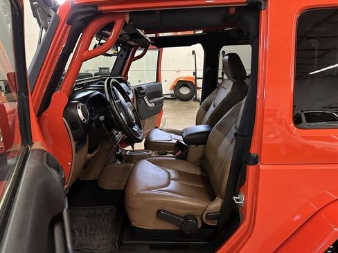 Used 2015 Jeep Wrangler Rubicon w/ Power Convenience Group image 16