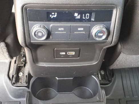 Used 2020 GMC Acadia SLE image 29