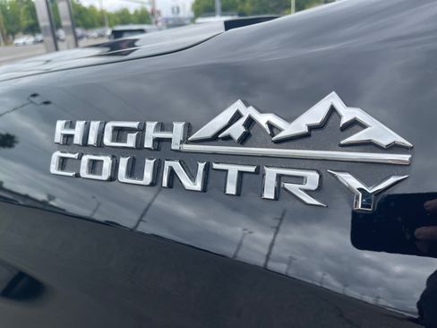 Used 2023 Chevrolet Silverado 1500 High Country w/ High Country Premium Package AWD/4WD image 9