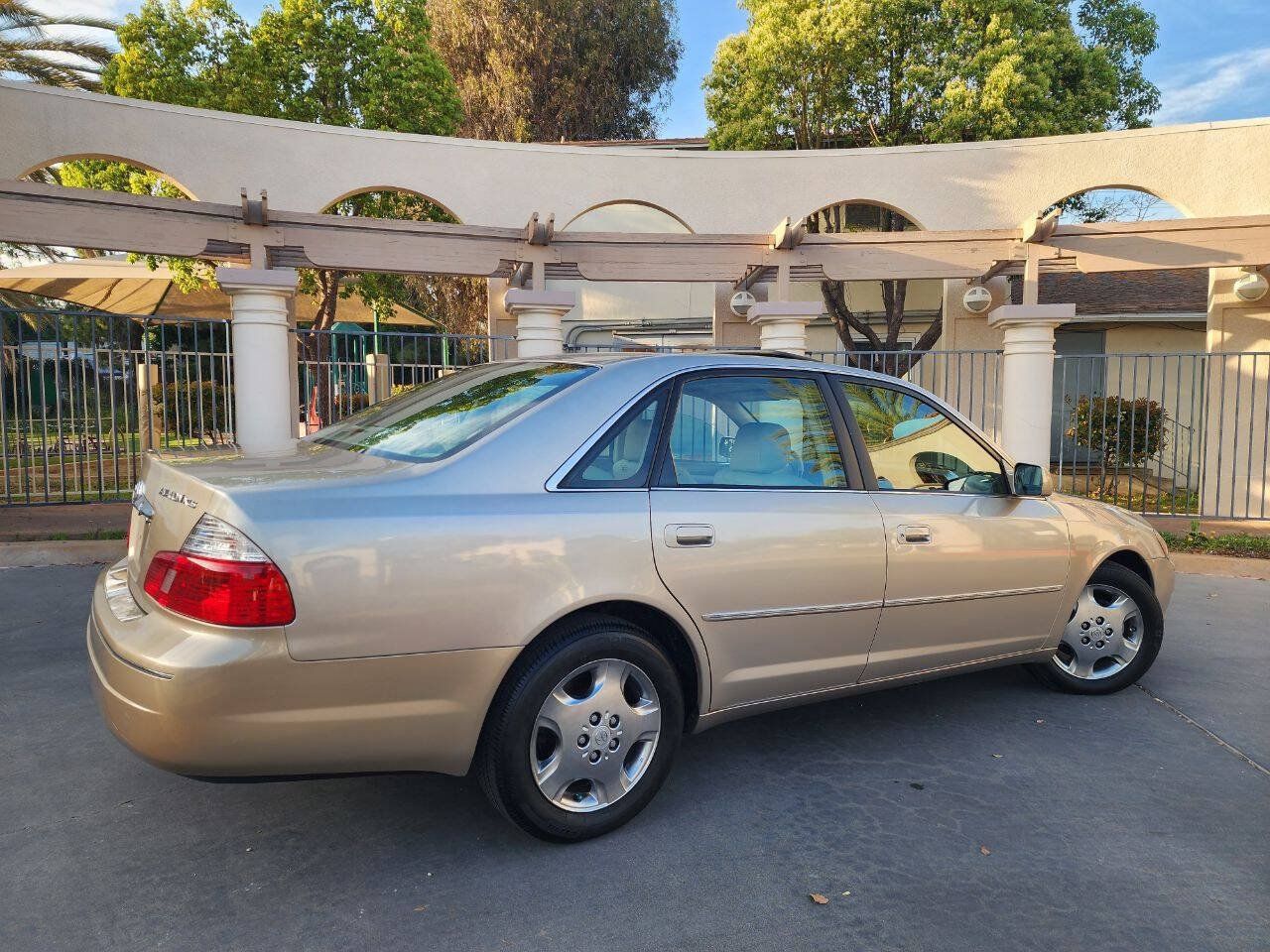 Used 2003 Toyota Avalon XLS FWD image 7