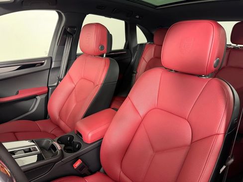 Certified 2026 Porsche Macan AWD/4WD image 5