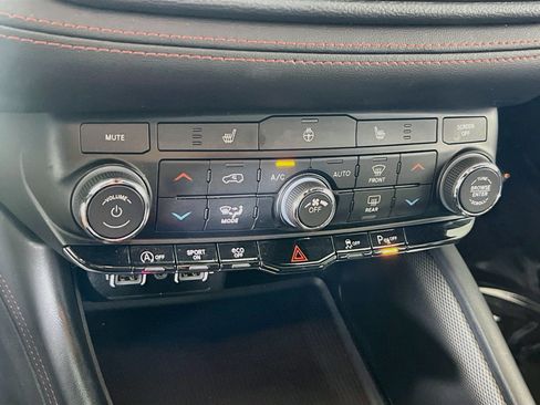 Used 2023 Dodge Durango GT AWD/4WD image 16