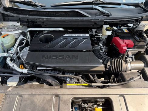 Used 2025 Nissan Rogue SL FWD image 8