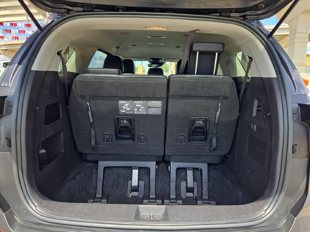 Used 2025 Kia Carnival FWD image 25