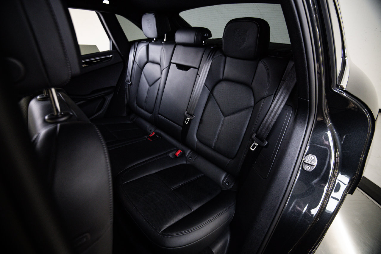 Certified 2026 Porsche Macan AWD/4WD image 24