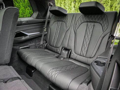 Used 2025 BMW ALPINA XB7 AWD/4WD image 31