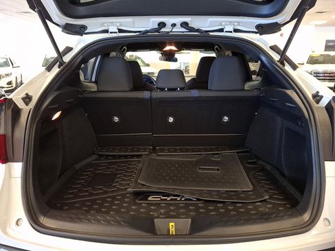 Used 2021 Toyota C-HR XLE FWD image 28