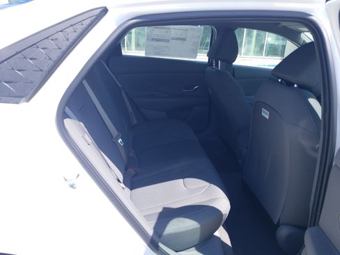 New 2026 Hyundai Elantra SE FWD image 15