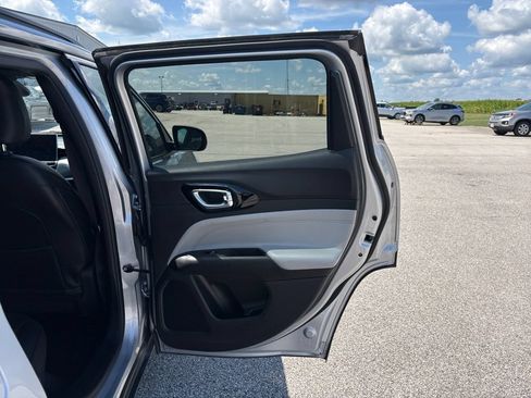 Used 2025 Jeep Compass Limited AWD/4WD image 39